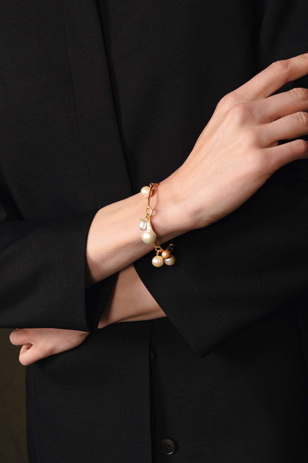 Crown Pearl Bangle Gold