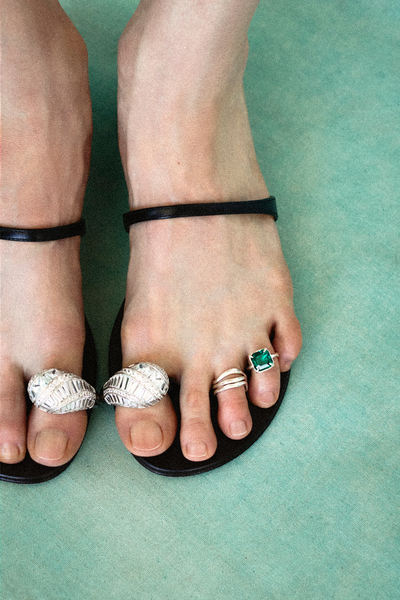 Caprice Crystal Toe Ring Emerald
