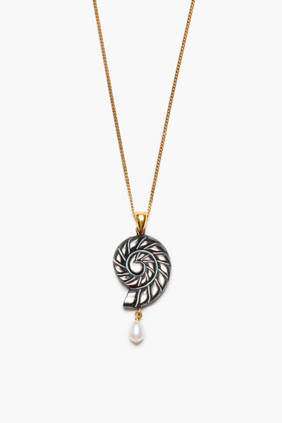 Nautilus Pendant Necklace Black MOP