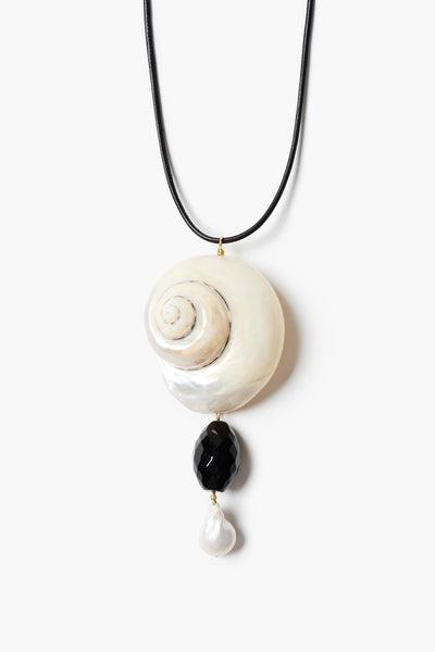 Queens Bath Shell Necklace White Pearl