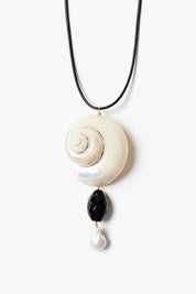Queens Bath Shell Necklace White Pearl