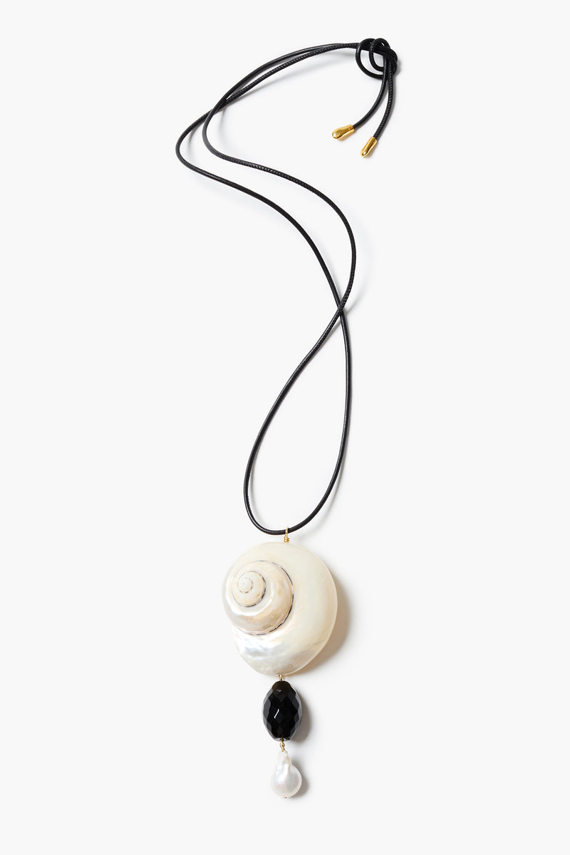 Queens Bath Shell Necklace White Pearl