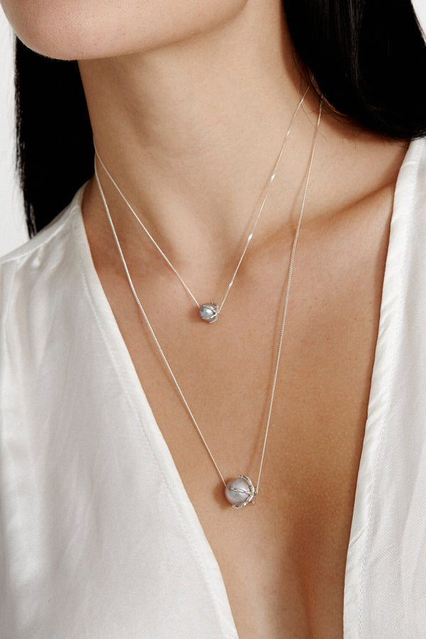 Lark Necklace Grey Pearl Long