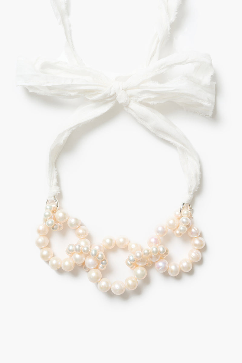 Link Ribbon Necklace White Pearl