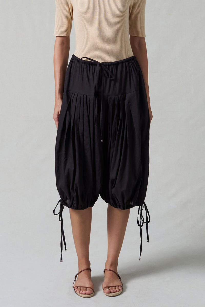 Million Pleats Fisherman Shorts Black